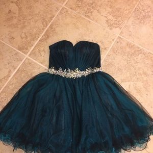 Amazing Fabuluxe Couture GLS Prom Dress. Short